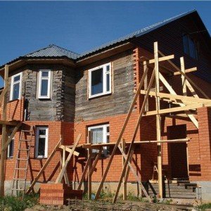 Як облицювати деревяний будинок цеглою своїми руками