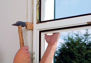 Як встановити пластикове вікно своїми руками: відео інструкція