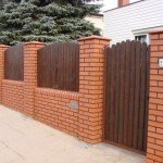 Види цегляних парканів: особливості кладки, догляд, фото і відео