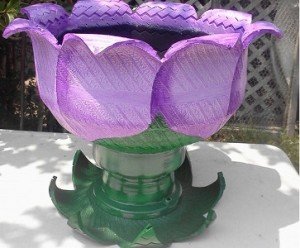 Як зі старих шин, коліс, покришок зробити красиву клумбу: ідеї та варіанти, фото і відео