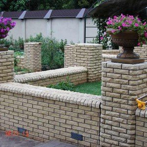 З якого цегли і який побудувати паркан З якого цегли і який побудувати паркан