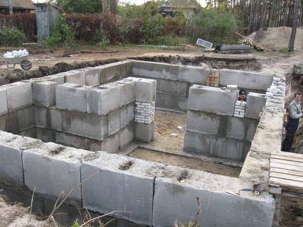 Види і призначення залізобетонних стінових блоків Види і призначення залізобетонних стінових блоків