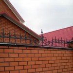 Цегляні паркани з ковкою: будуємо своїми руками Цегляні паркани з ковкою: будуємо своїми руками
