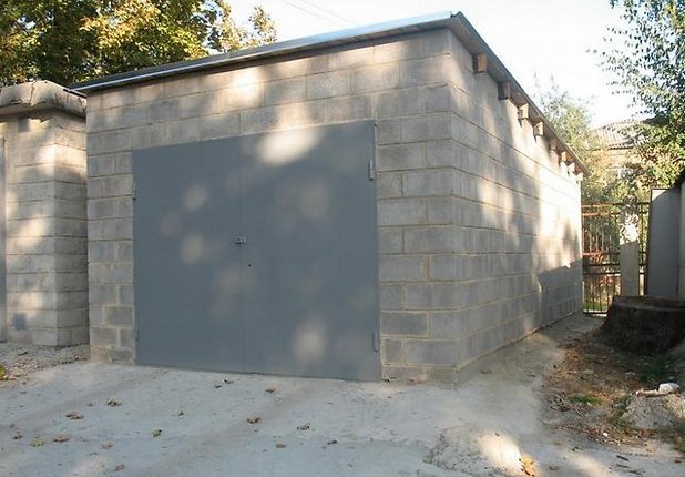 Гараж з шлакоблоків: будуємо своїми руками (фото, відео)