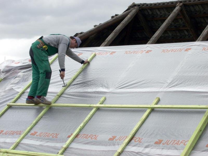 Гідроізоляційна плівка для покрівлі   види і ціни