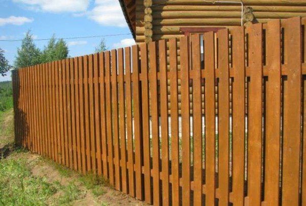 Як спорудити деревяний паркан