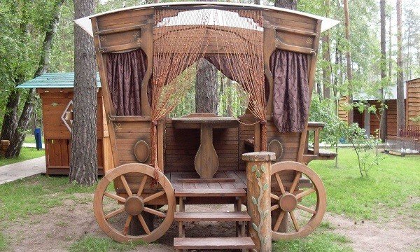 Як самостійно зробити альтанку з дерева?