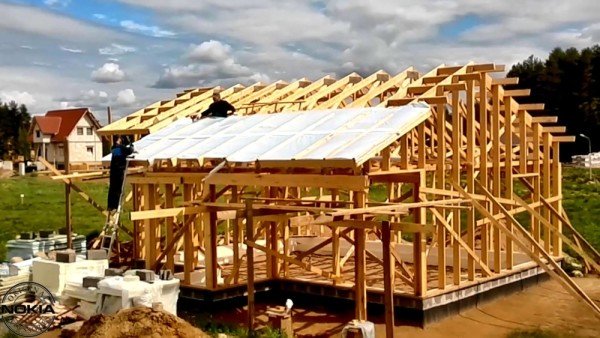 Як створюється верхня обвязка каркасного будинку? Як створюється верхня обвязка каркасного будинку?