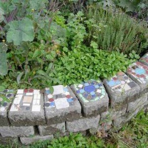 Як зробити клумбу з цегли своїми руками