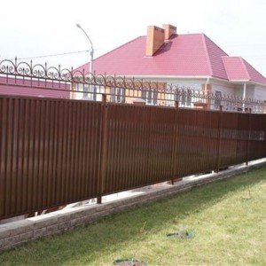 Цегляні паркани з ковкою: будуємо своїми руками Цегляні паркани з ковкою: будуємо своїми руками