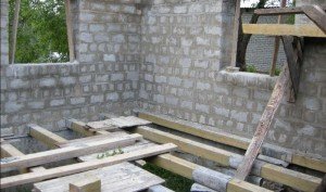 Прибудова до будинку з піноблоків до деревяного будинку своїми руками Прибудова до будинку з піноблоків до деревяного будинку своїми руками