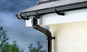 Пластиковий водостік для даху   ціна і монтаж своїми руками