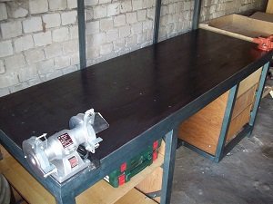 Як зробити слюсарний верстак своїми руками: креслення з розмірами, виготовлення лещат, відео інструкція