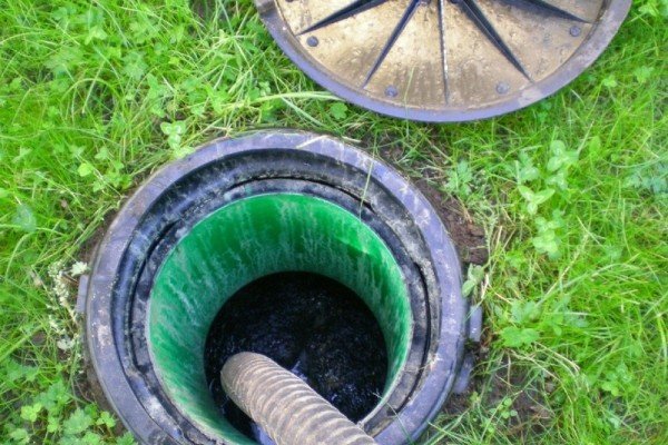 Обслуговування та ремонт септиків Топас: причини несправностей і способи їх усунення своїми руками