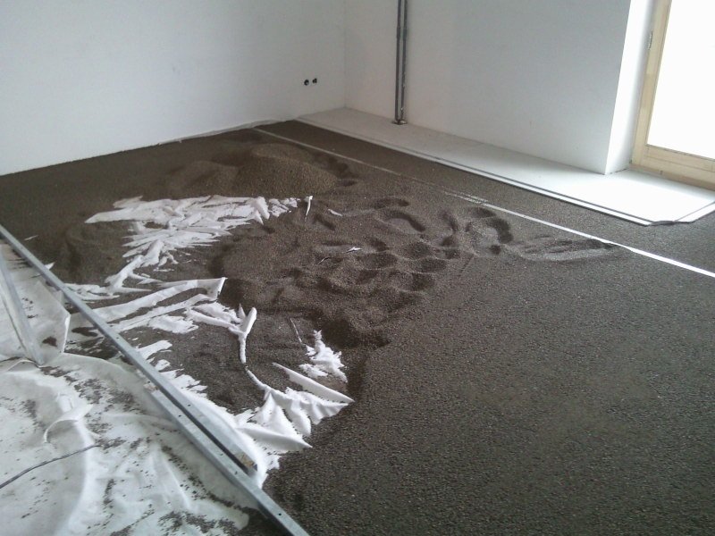 Як вирівняти бетонну підлогу в квартирі під ламінат відео, своїми руками Як вирівняти бетонну підлогу в квартирі під ламінат відео, своїми руками