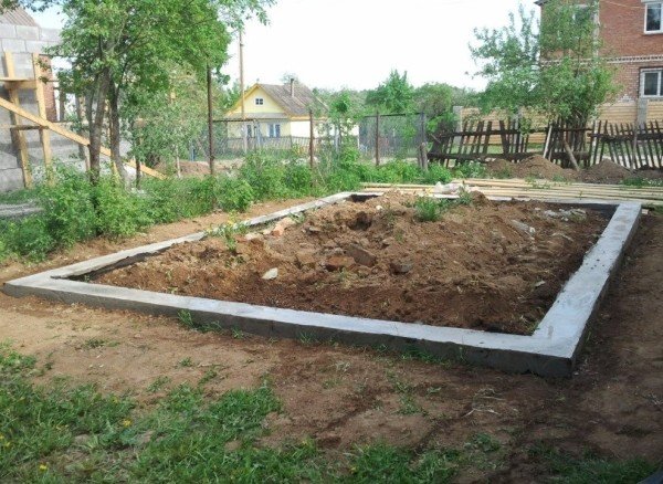 Як правильно побудувати гараж з дерева своїми руками