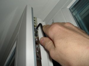 Як змащувати пластикові вікна, навіщо, чому змастити і як часто