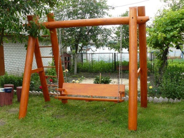 Робимо деревяні гойдалки для дачі своїми руками Робимо деревяні гойдалки для дачі своїми руками