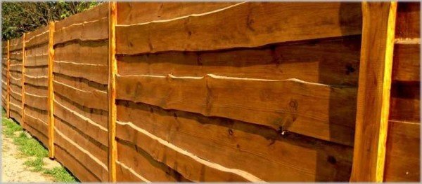 Як спорудити деревяний паркан