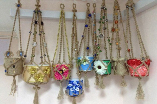 Як зробити кашпо і горщики для петуній своїми руками: прості і оригінальні ідеї для прикраси саду, покрокові фото і відео