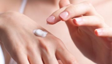 Як виглядають і чим лікувати укуси бліх у дітей