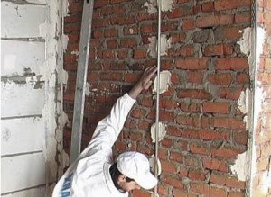 Як правильно штукатурити стіни по маяках: технологія, практичні поради