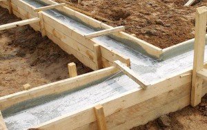 Стрічковий фундамент своїми руками: пристрій, лінолеум, гідроізоляція і заливка