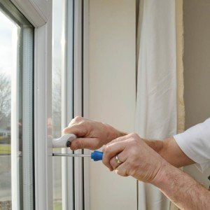 Як встановити пластикове вікно своїми руками: відео інструкція