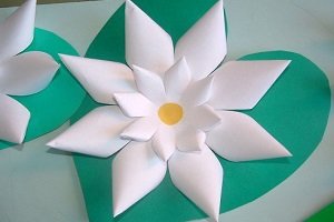 Квітка лілії з паперу своїми руками: різні способи, покрокові інструкції зі схемами