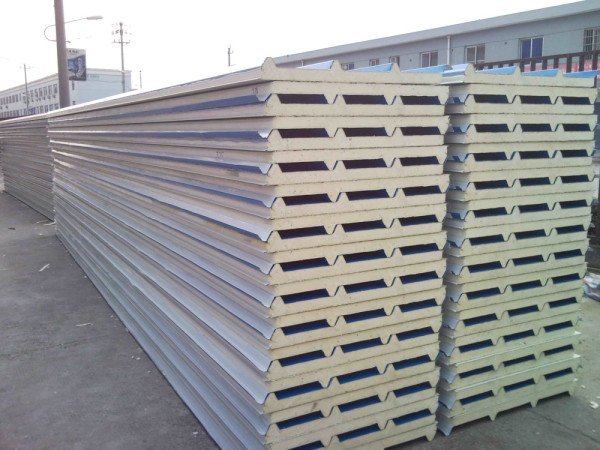 Споруда і відгуки про будинки з сендвіч панелей