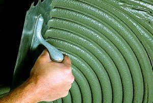 Як правильно класти плитку у ванній: весь процес від початку до кінця