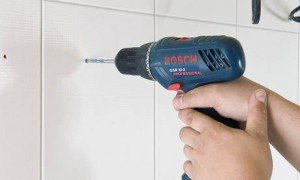 Як встановити стельову сушарку для білизни на балкон: покрокова інструкція