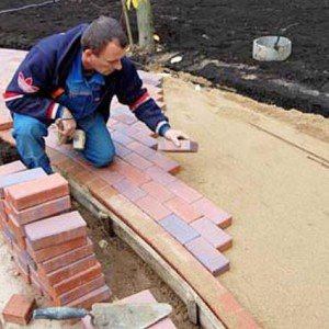 Укладання тротуарної цегли своїми руками