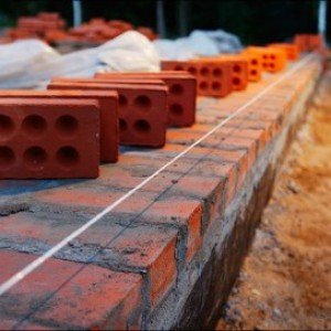 Цоколь фундаменту з цегли своїми руками