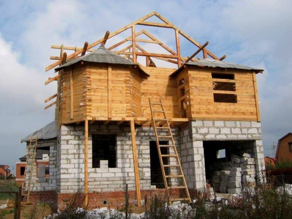 Як побудувати комбіновані будинки з піноблоків і дерева