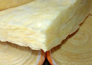 Який утеплювач вибрати для даху мансарди: типи, переваги і недоліки