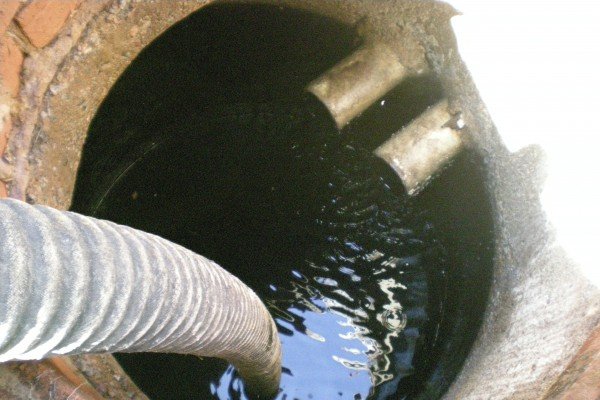 Обслуговування та ремонт септиків Топас: причини несправностей і способи їх усунення своїми руками