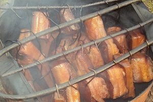 Коптильня з бочки: необхідні матеріали та інструкція по виготовленню своїми руками