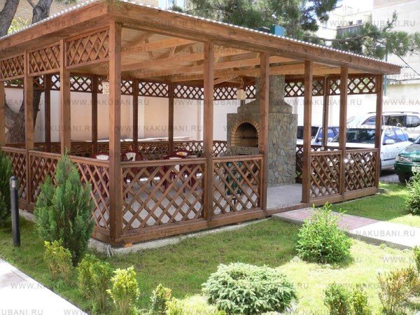 Використовуємо деревяні решітки для альтанки Використовуємо деревяні решітки для альтанки