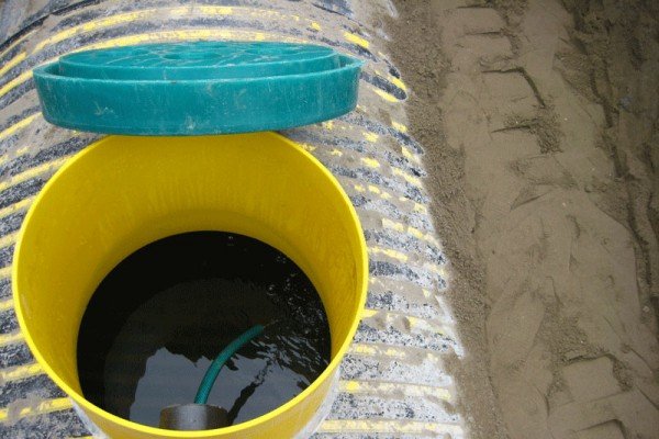 Обслуговування та ремонт септиків Топас: причини несправностей і способи їх усунення своїми руками