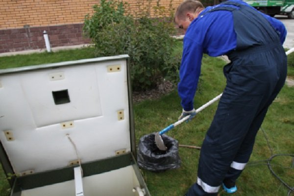 Обслуговування та ремонт септиків Топас: причини несправностей і способи їх усунення своїми руками