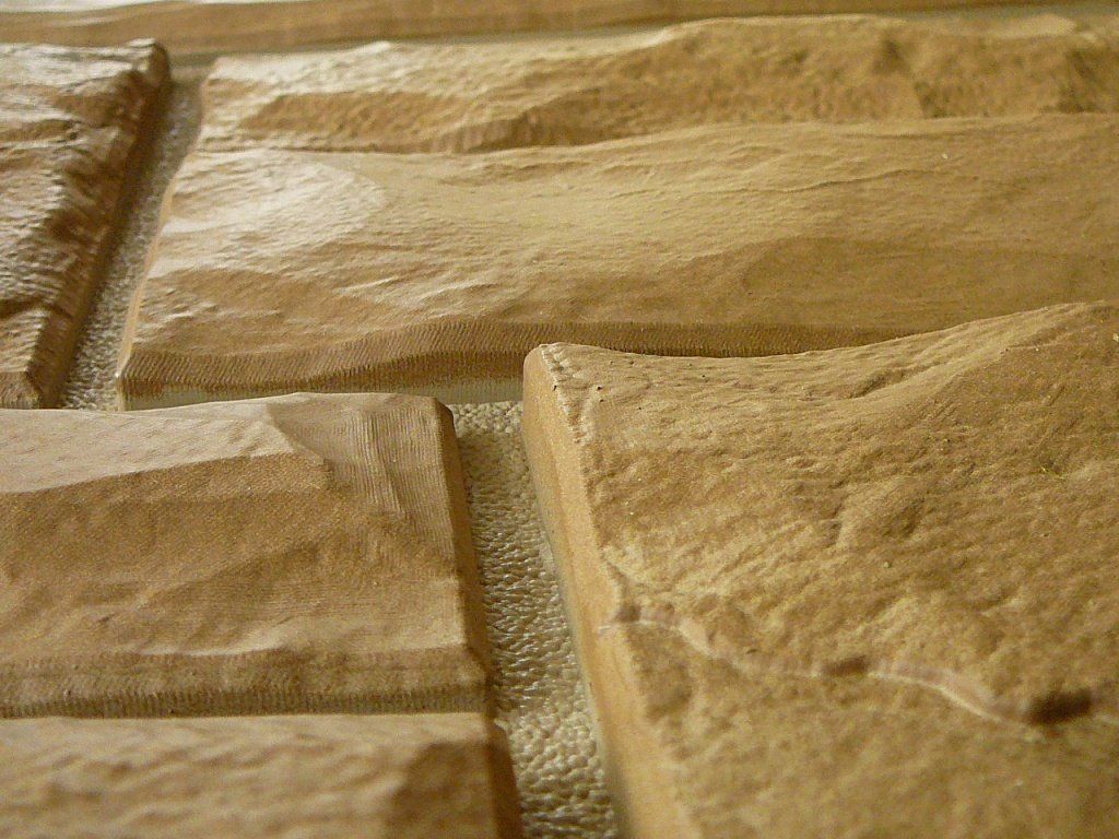 Монтаж фасадних термопанелей під камінь