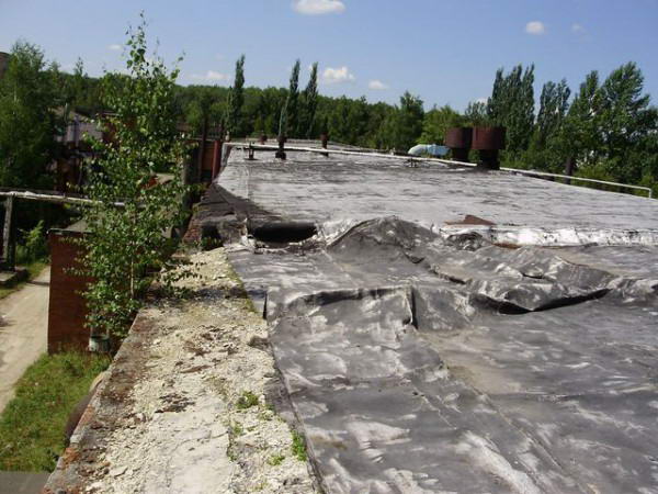 Ремонт плоскої покрівлі своїми руками — технологія і послідовність робіт (фото, відео)