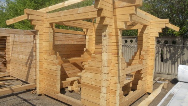 Особливості будівництва будинки і лазні з бруса