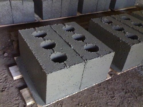 Промислове та саморобне обладнання для виробництва шлакоблоків Промислове та саморобне обладнання для виробництва шлакоблоків