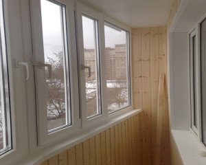 Скління балкона своїми руками: холодне і тепле, 4 види віконних рам