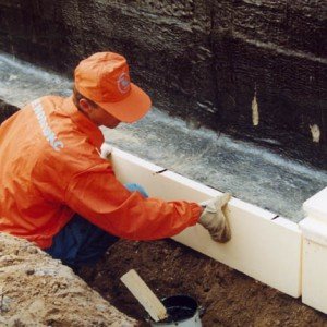 Як утеплити основа і фундамент будинку зовні з допомогою пінополістиролу? Як утеплити основа і фундамент будинку зовні з допомогою пінополістиролу?