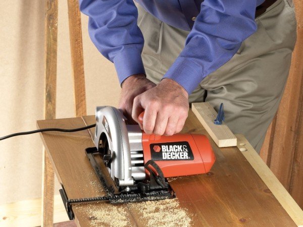 Дискова пила для роботи по дереву: про те, як вибрати інструмент Дискова пила для роботи по дереву: про те, як вибрати інструмент