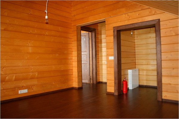 Як проводиться внутрішня обробка будинку з бруса?