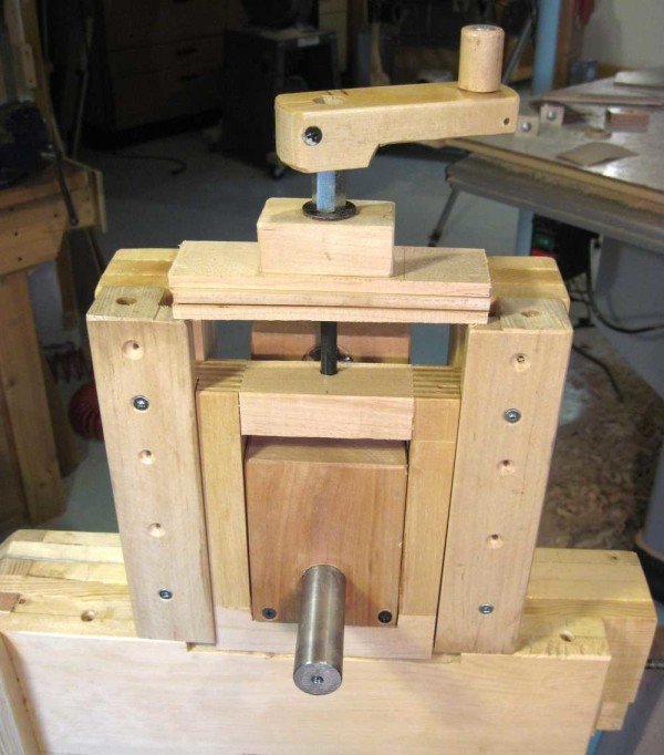 Ріжуче стрічкове полотно по дереву